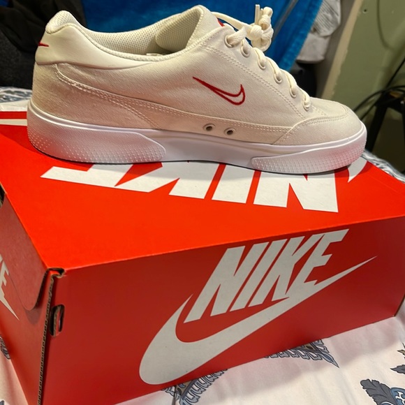 Nike - Picture 1 of 1